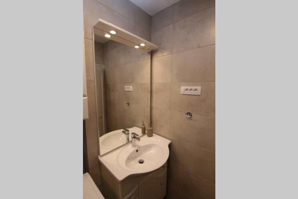 Fast Friend - Cozy Apartment In The Center With Private Garage Ριέκα Εξωτερικό φωτογραφία